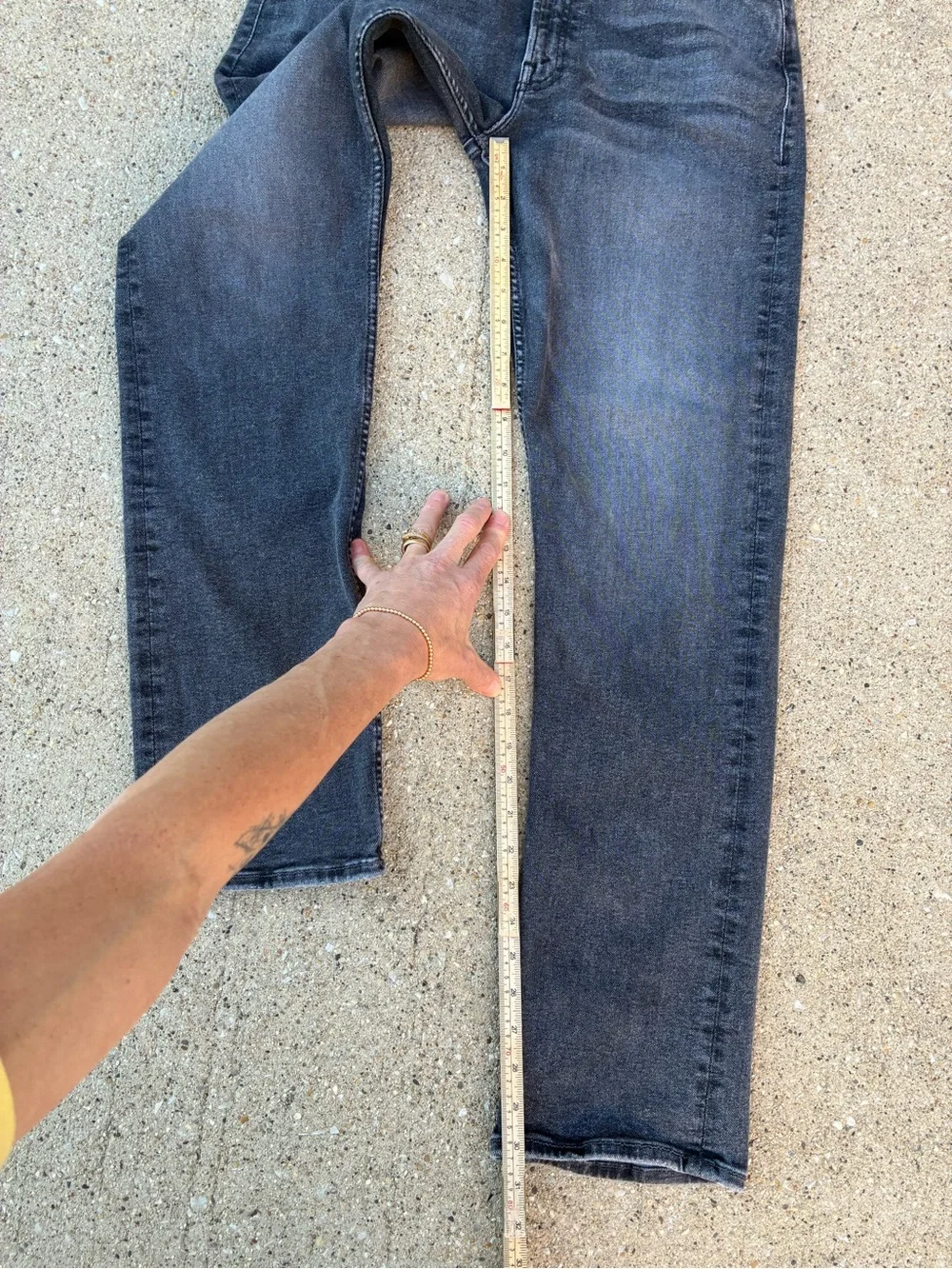 MOTHER The Mid Rise Rider Skimp Jeans - Picture 11 of 16